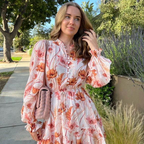 Beautiful dress - Picture 7 of 11